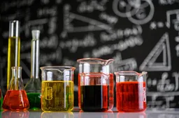 تفاوت مواد شیمیایی صنعتی و آزمایشگاهی