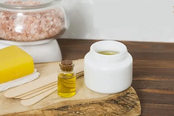 موم زنبور عسل در لوازم آرایشی و بهداشتی